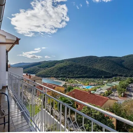 Ferienapartment In Der Zweiten Etage Fuer Vier Personen شقة غاباس