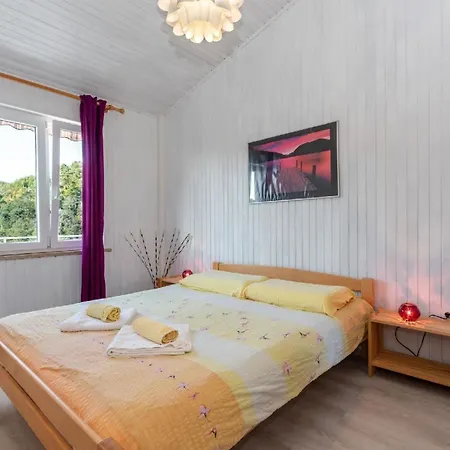 Ferienapartment In Der Zweiten Etage Fuer Vier Personen شقة غاباس