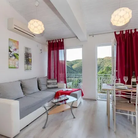 Ferienapartment In Der Zweiten Etage Fuer Vier Personen * Rabac